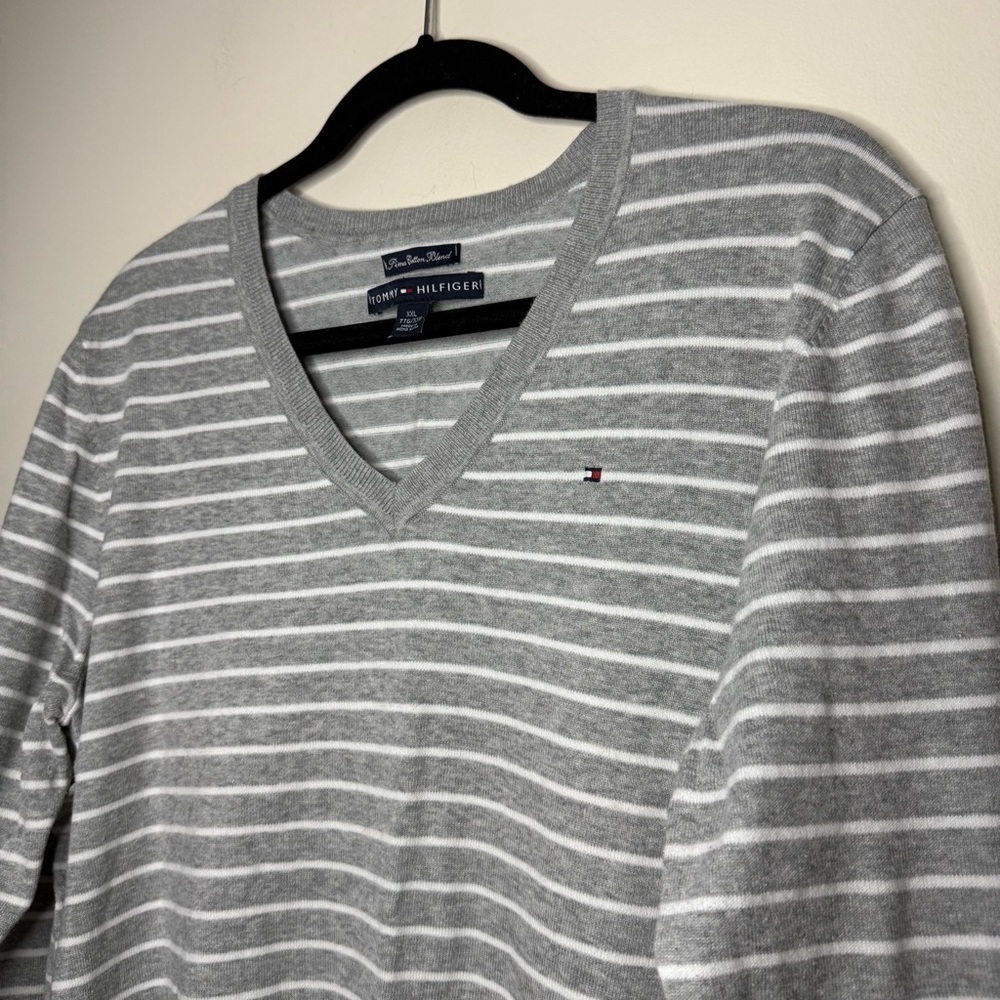 TOMMY HILFIGER Preppy Striped Collegiate Business Casual Cozy Gray Fall Sweater - Picture 2 of 6
